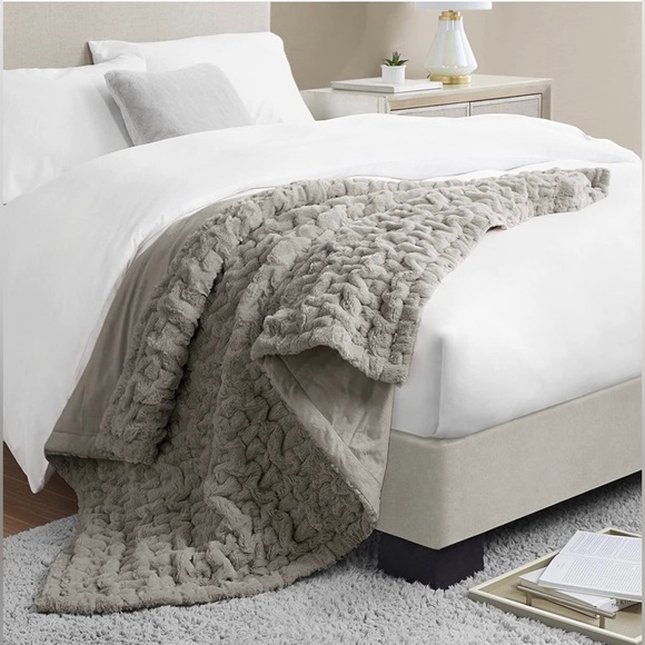 Madison Park 50"x60" Ruched Faux Fur Luxury Faux Mink Throw Blanket, Gray - Picture 2 of 8